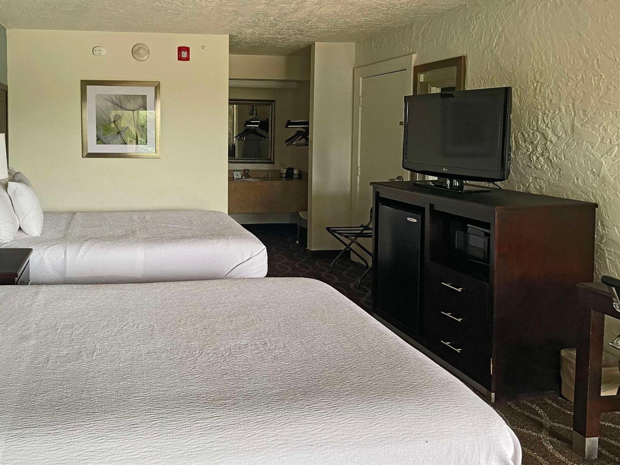 Quality Inn Clinton North Екстериор снимка