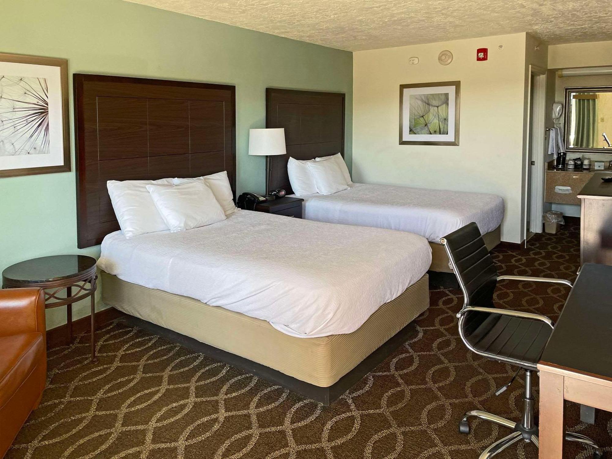 Quality Inn Clinton North Екстериор снимка
