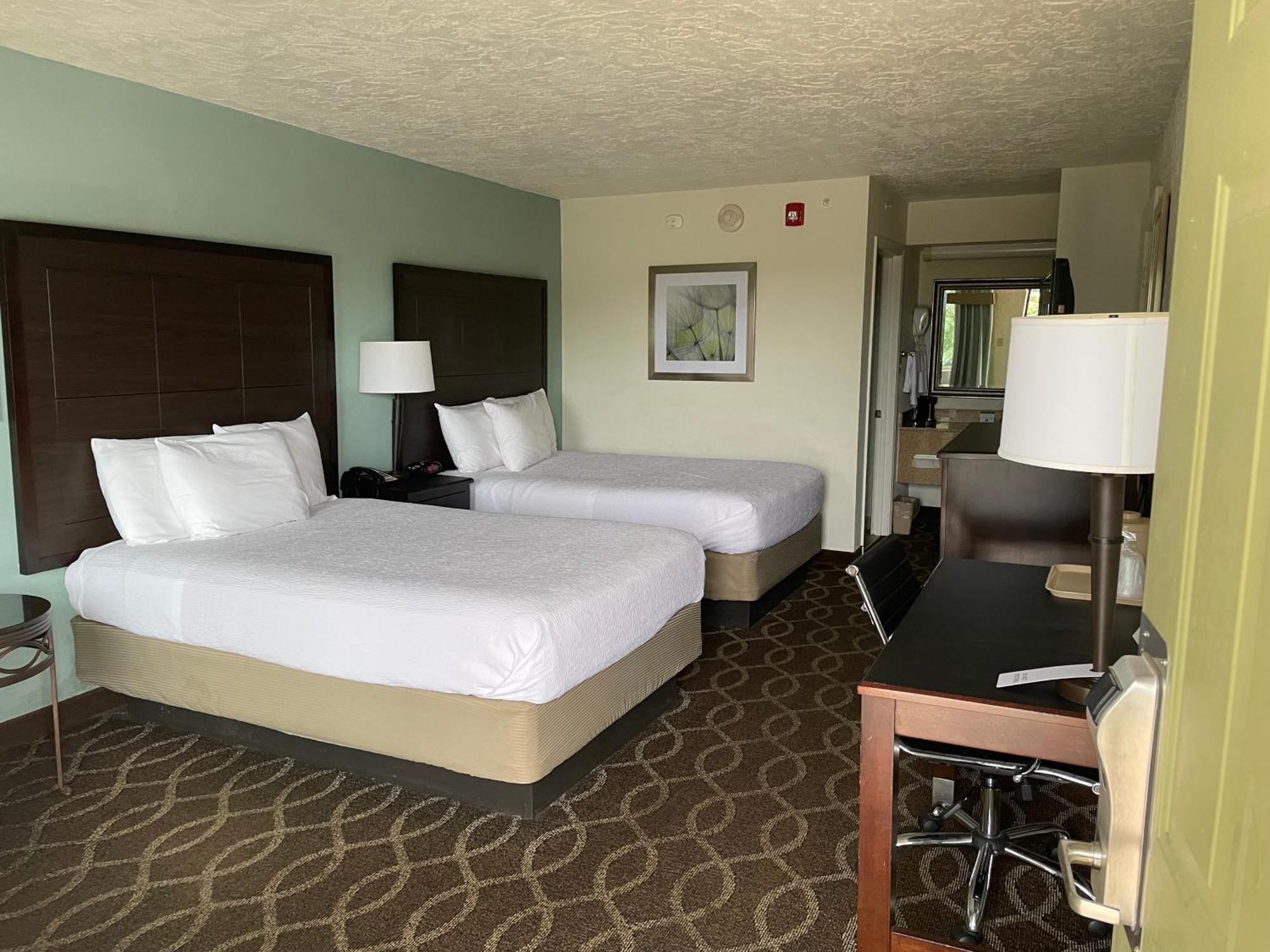 Quality Inn Clinton North Екстериор снимка