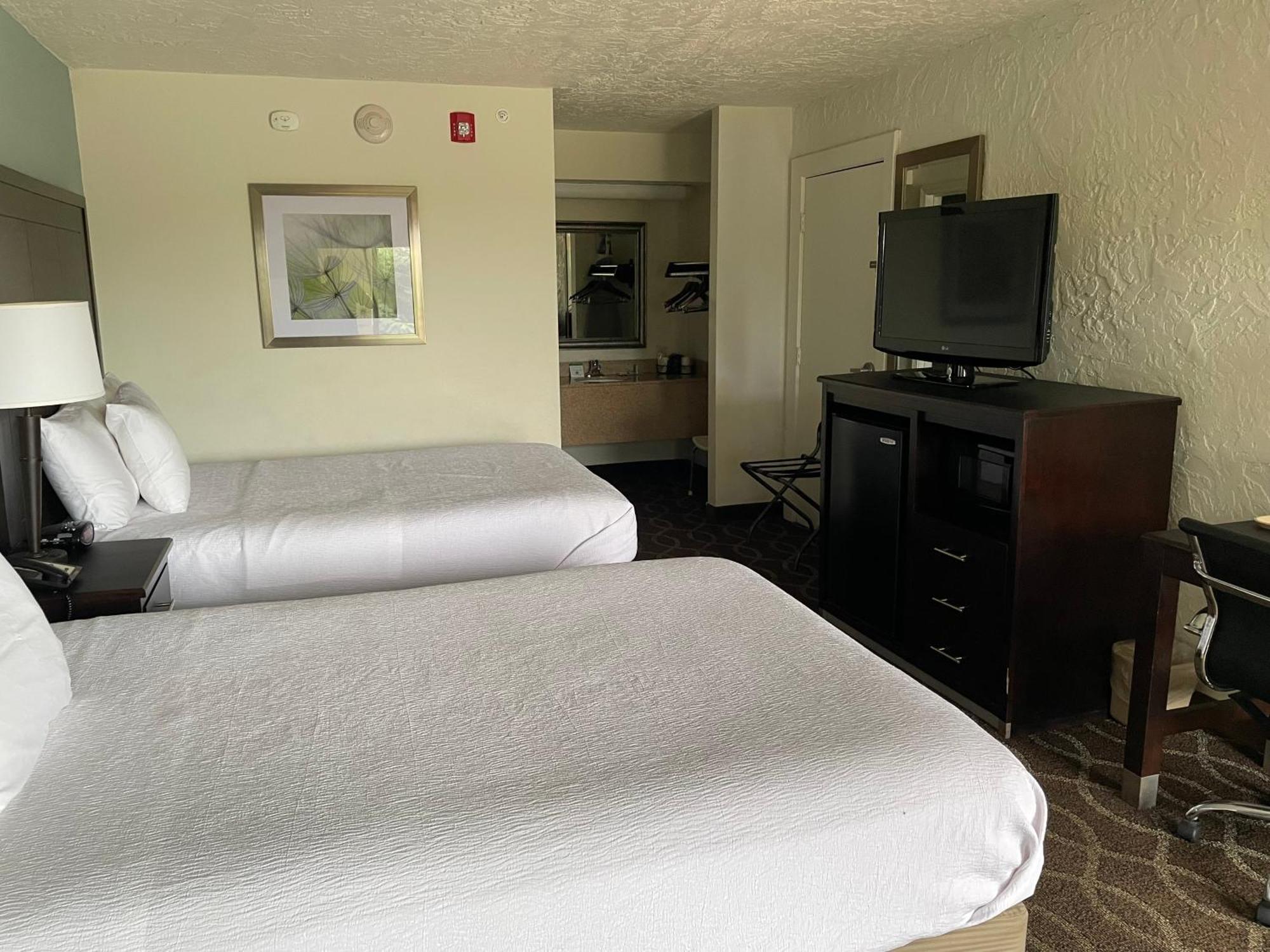 Quality Inn Clinton North Екстериор снимка
