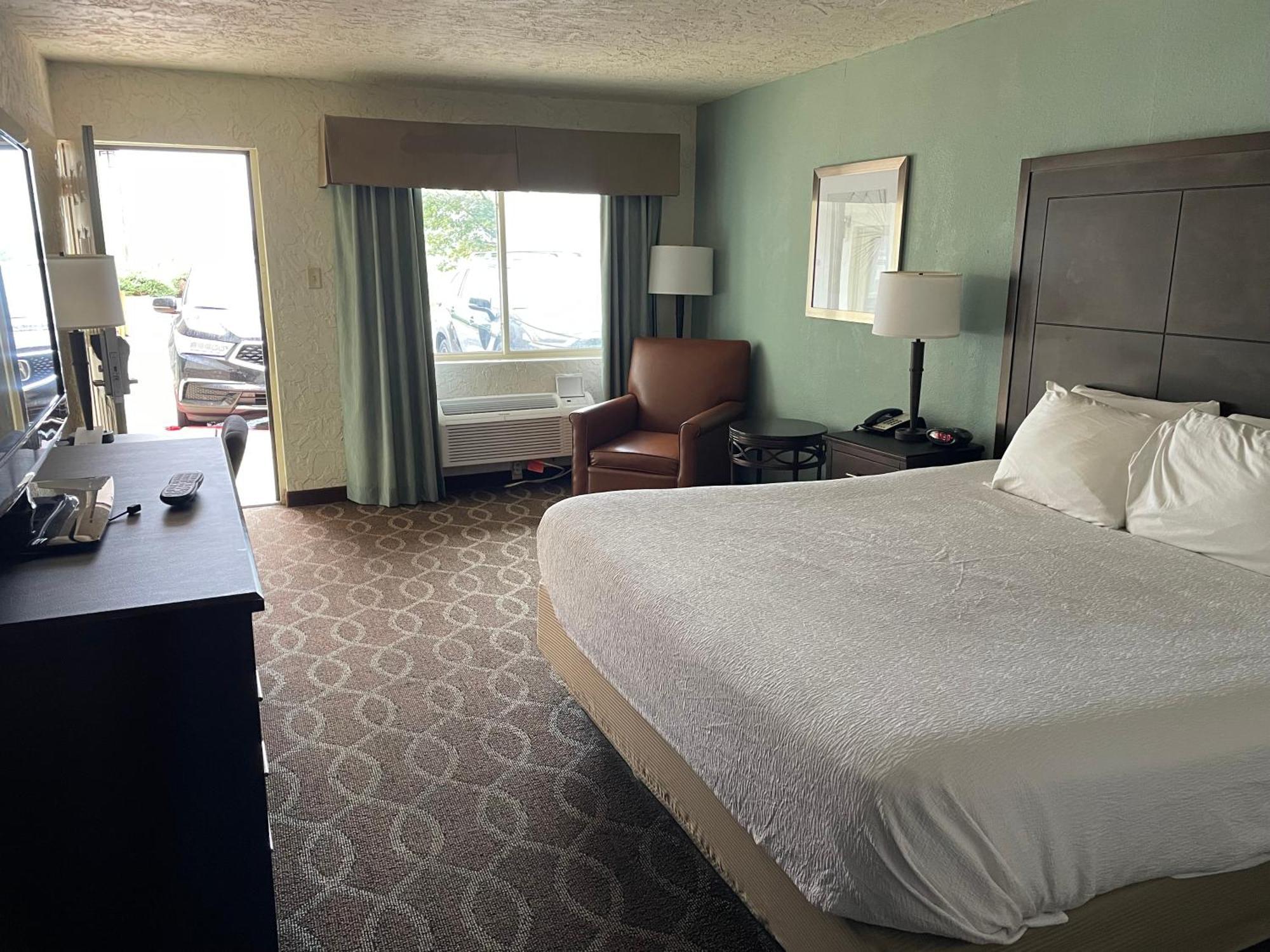 Quality Inn Clinton North Екстериор снимка