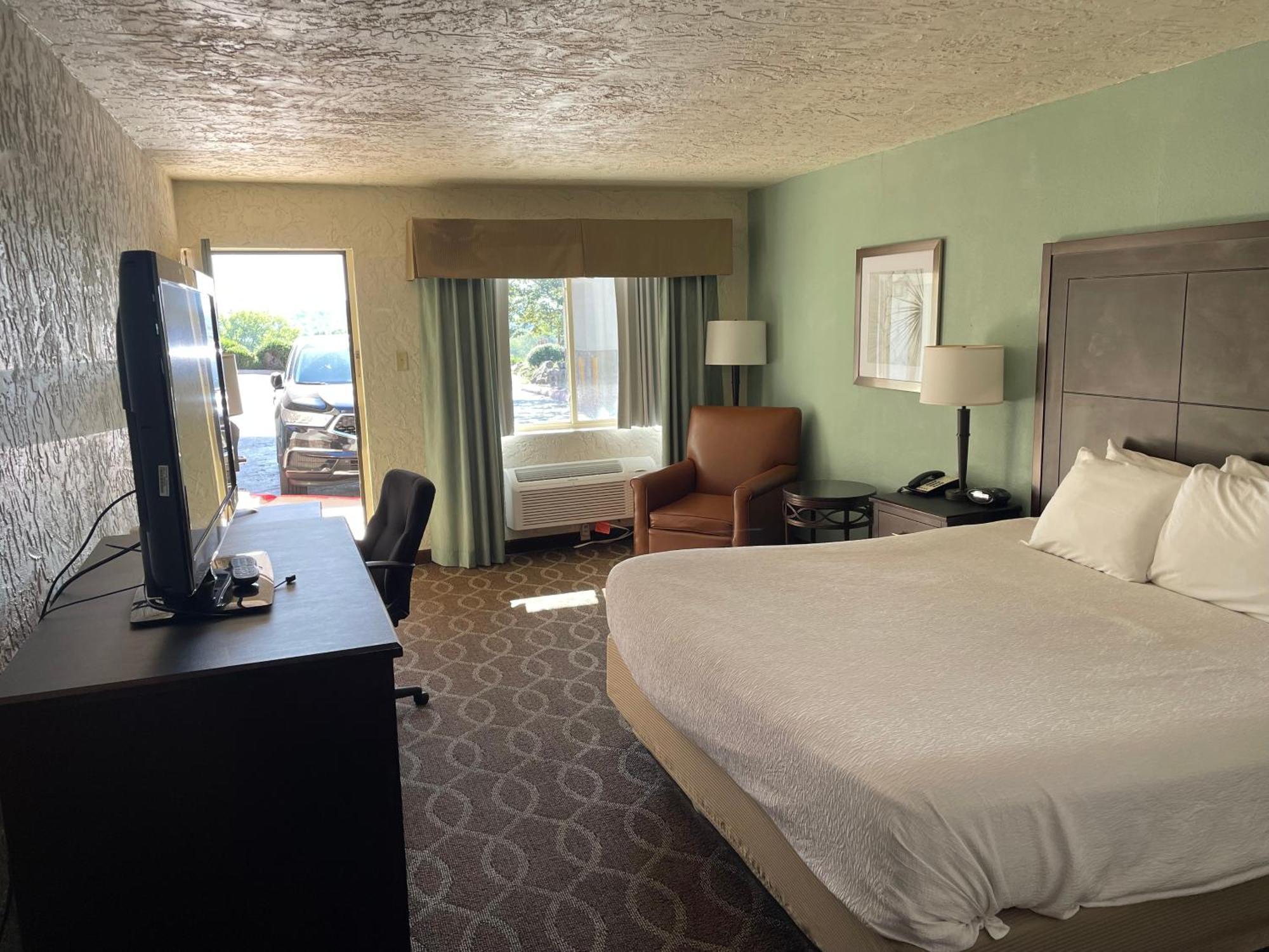 Quality Inn Clinton North Екстериор снимка