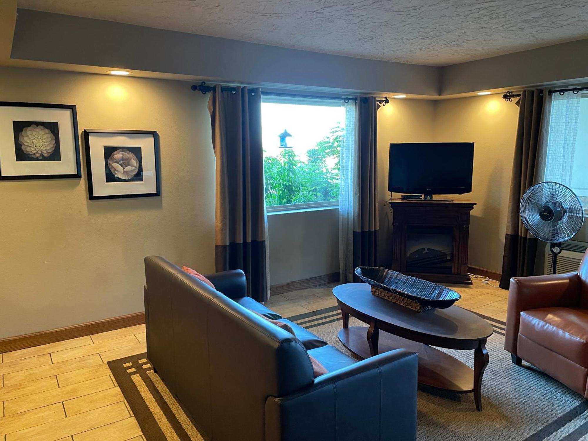 Quality Inn Clinton North Екстериор снимка