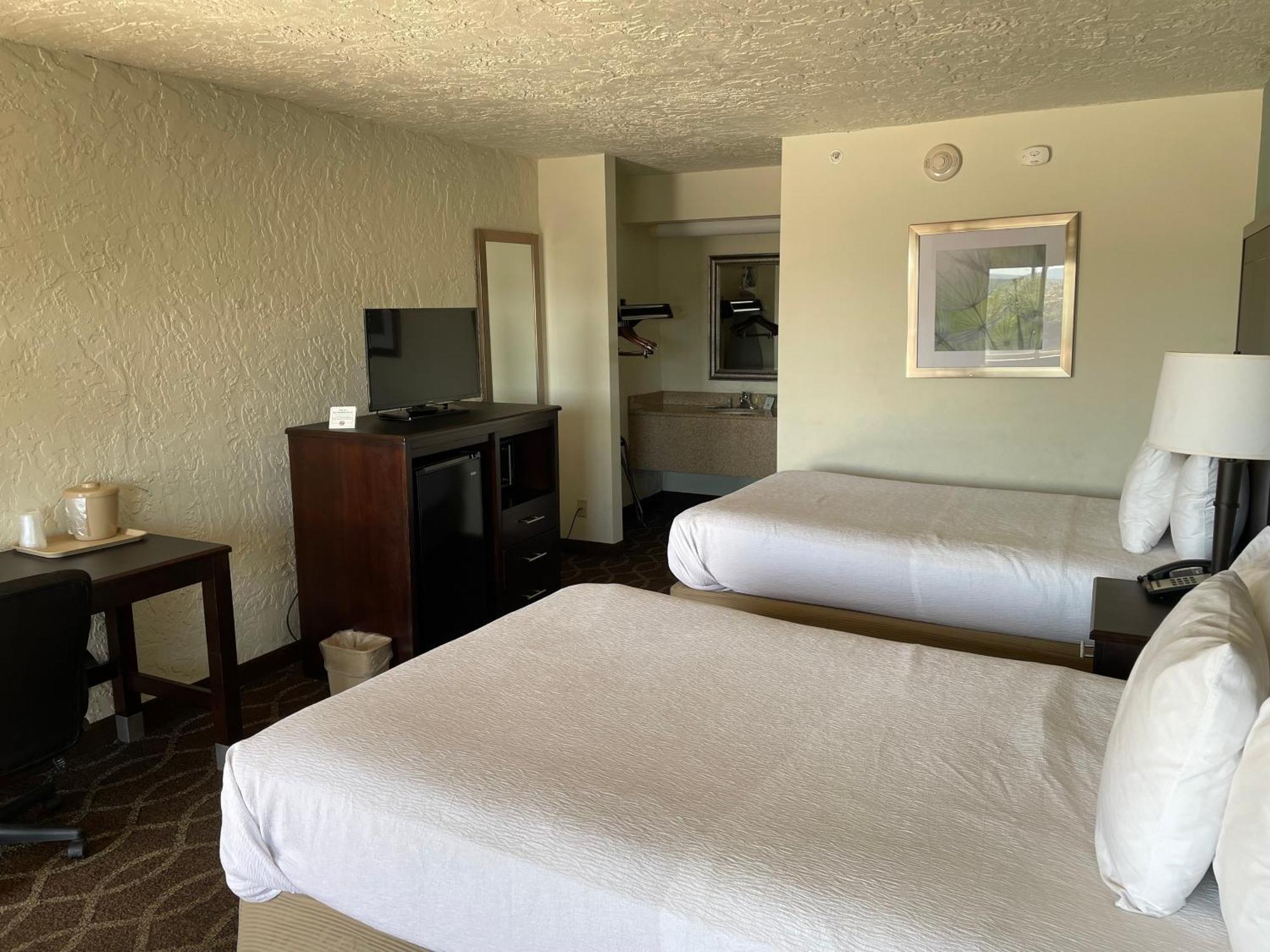 Quality Inn Clinton North Екстериор снимка