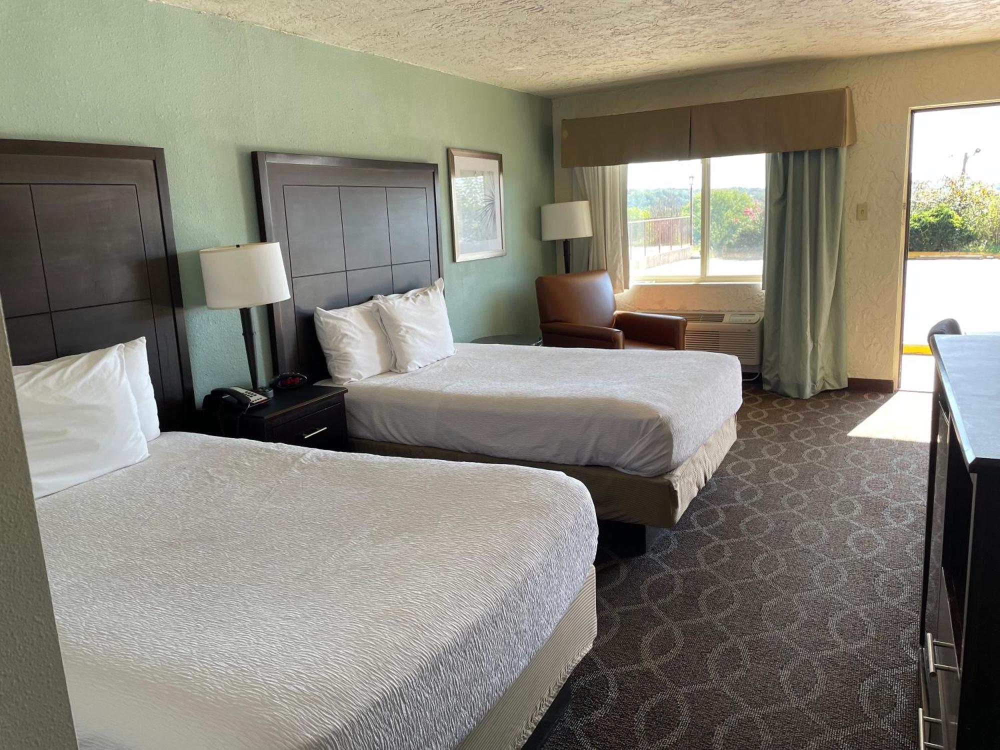 Quality Inn Clinton North Екстериор снимка
