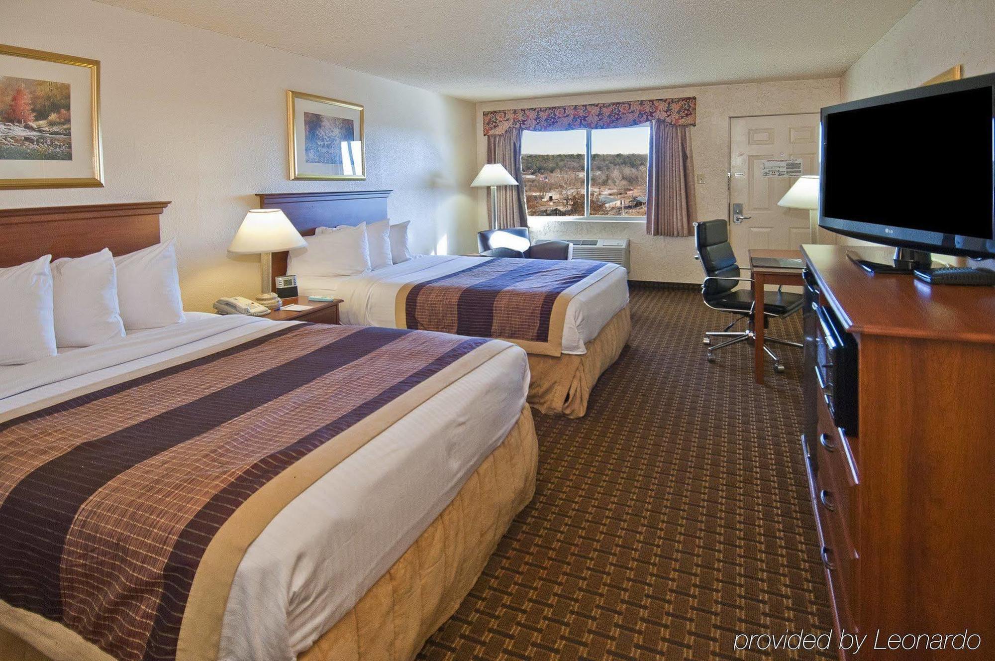 Quality Inn Clinton North Екстериор снимка