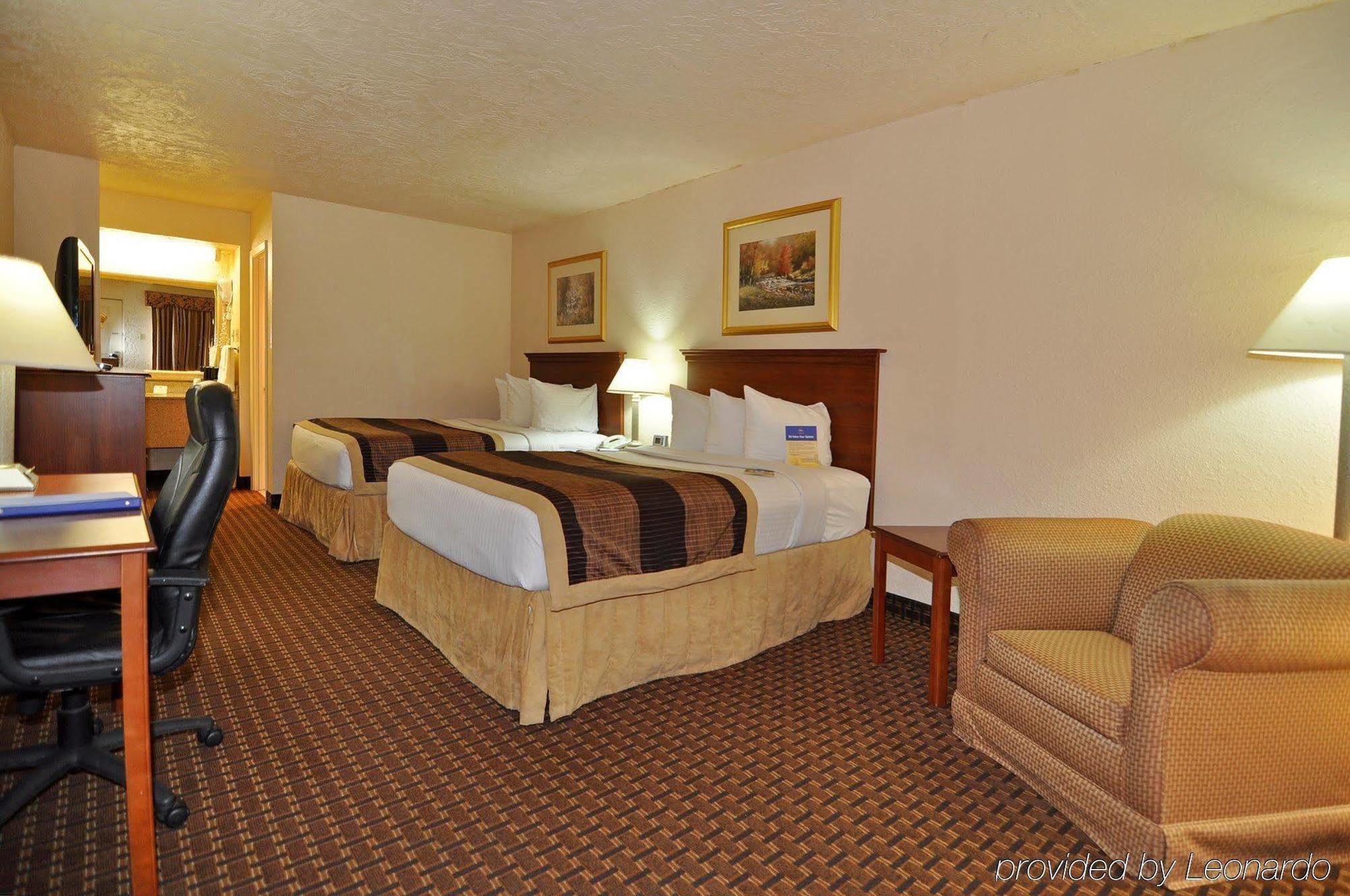 Quality Inn Clinton North Екстериор снимка